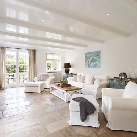 Holiday home Hues